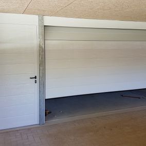 Witte garagedeur binnenkant