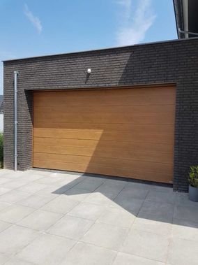 Bruine garagedeur