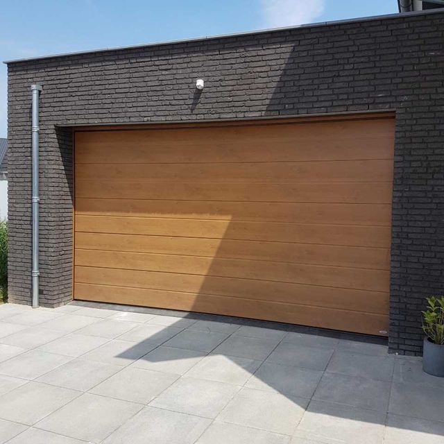 Bruine garagedeur