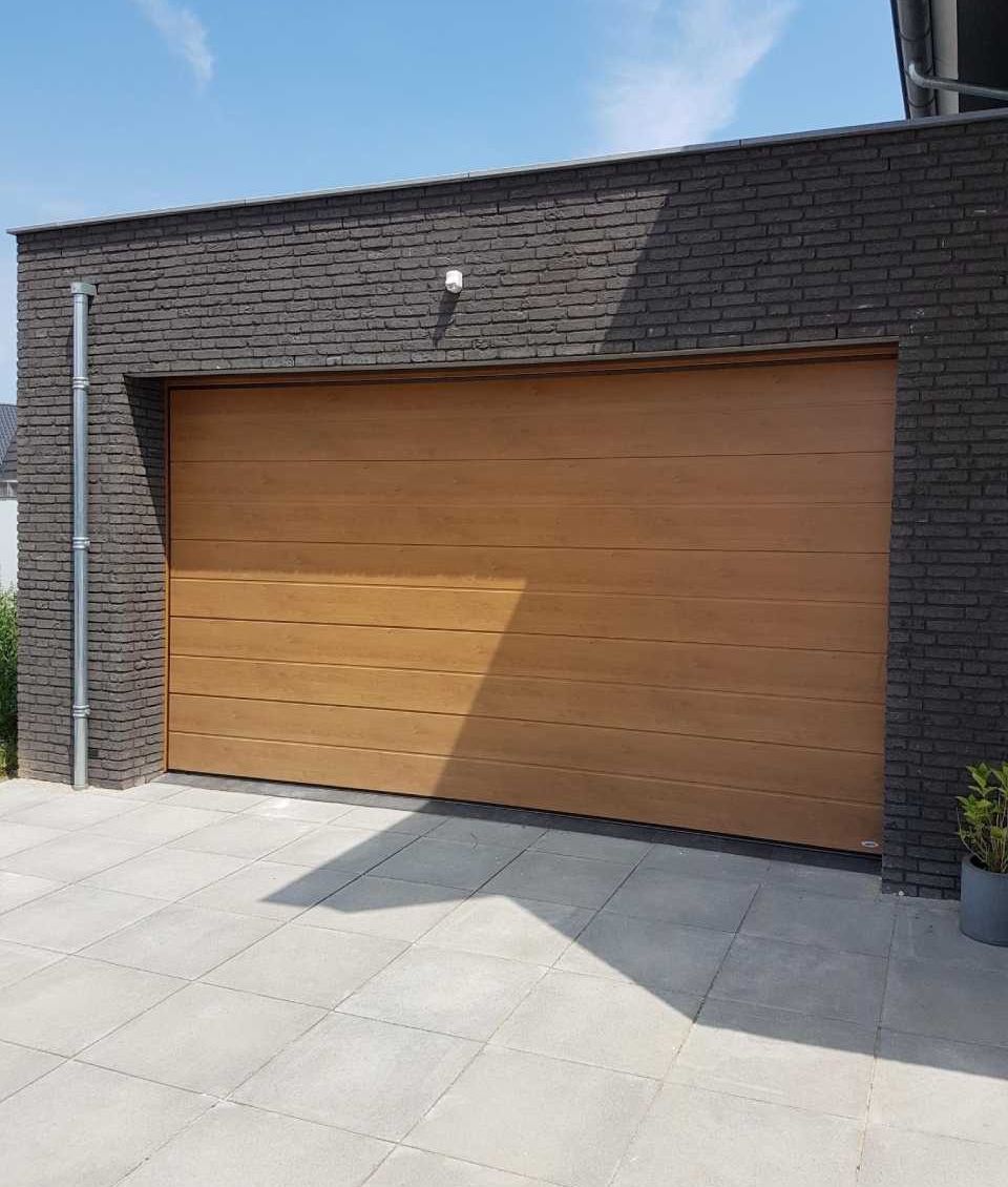 Bruine garagedeur