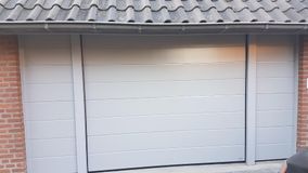 Witte garagedeur