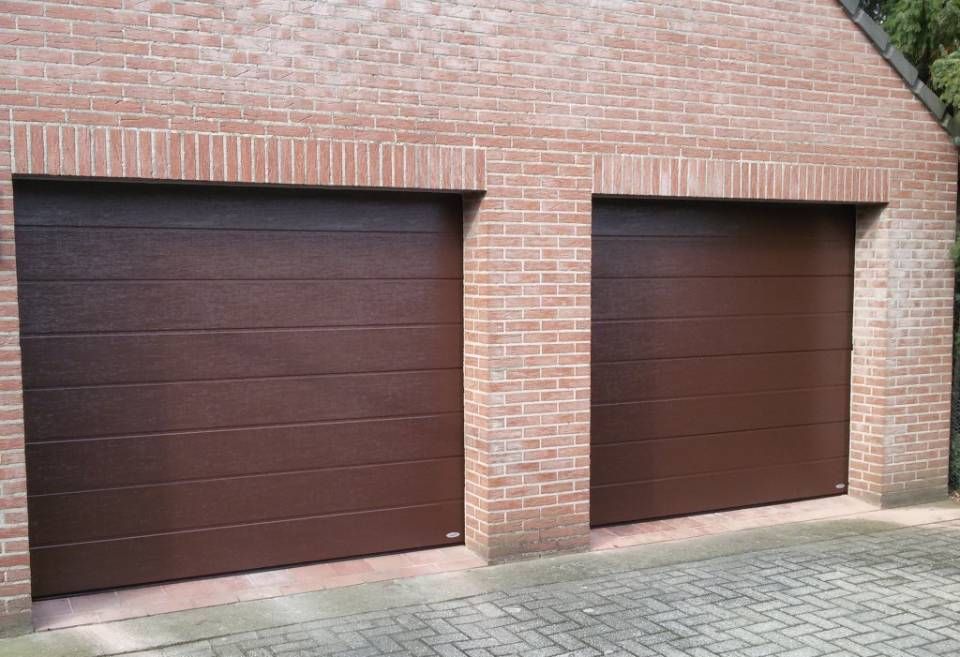 Donkerrode garagedeur