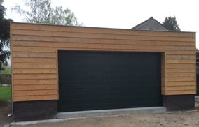 Moderne zwarte garagedeur